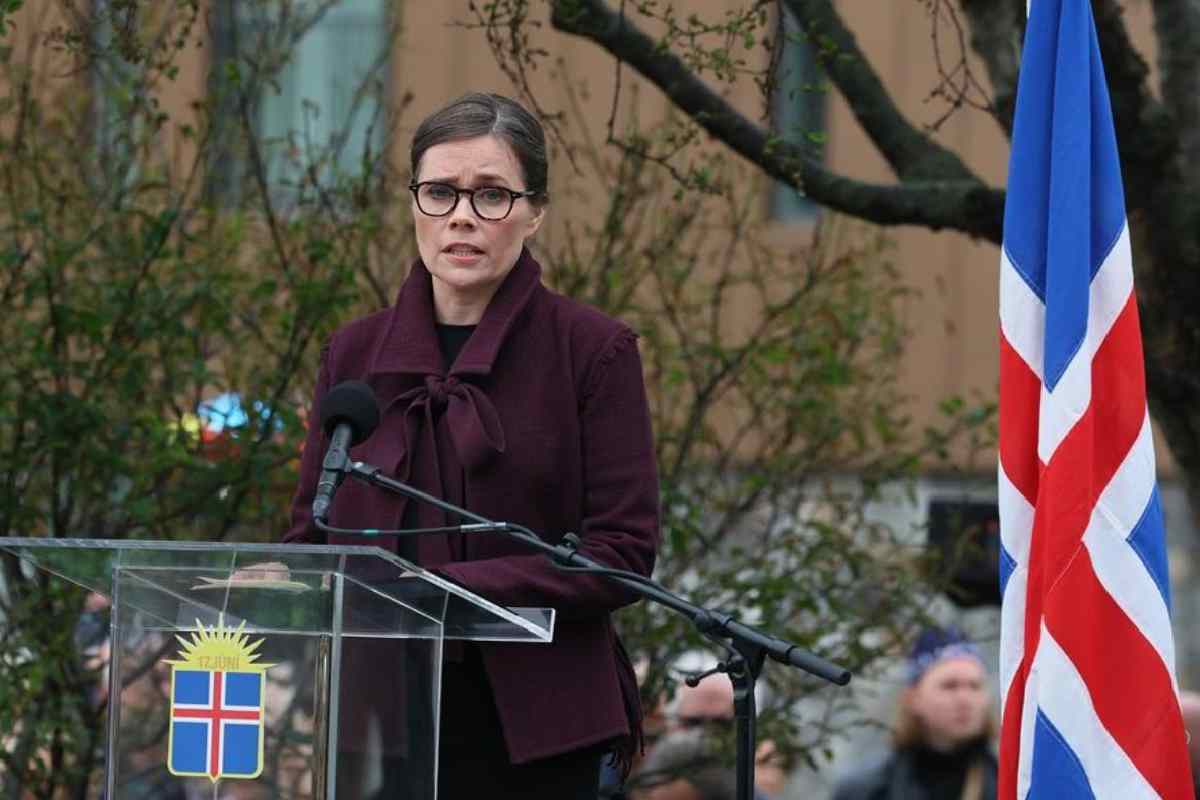 prima ministra islandese Katrín Jakobsdóttir partecipa allo sciopero in Islanda