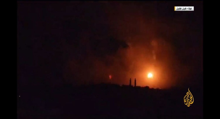 Bombardamenti nella notte delle forze israeliane su Gaza