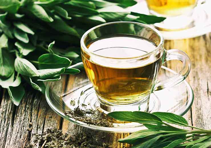 Infuso di salvia per alleviare i dolori mestruali