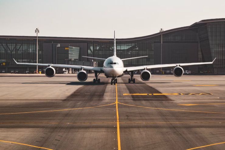 Aereo fermo sulla pista