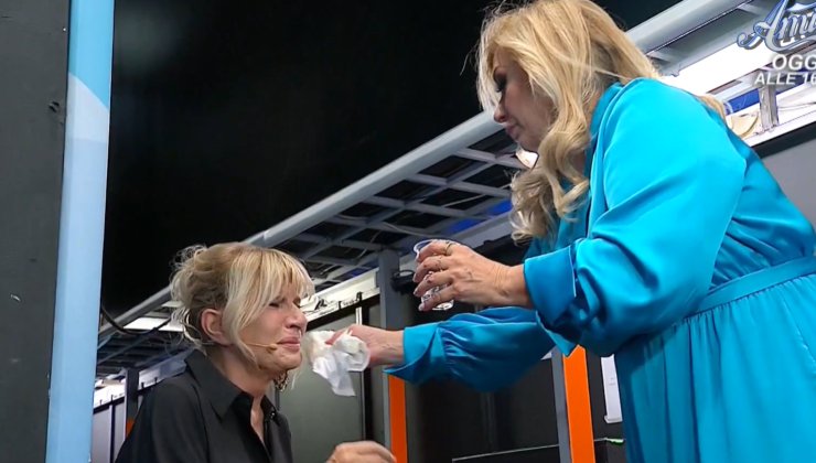 Uomini e Donne, Tina si prende cura di Gemma