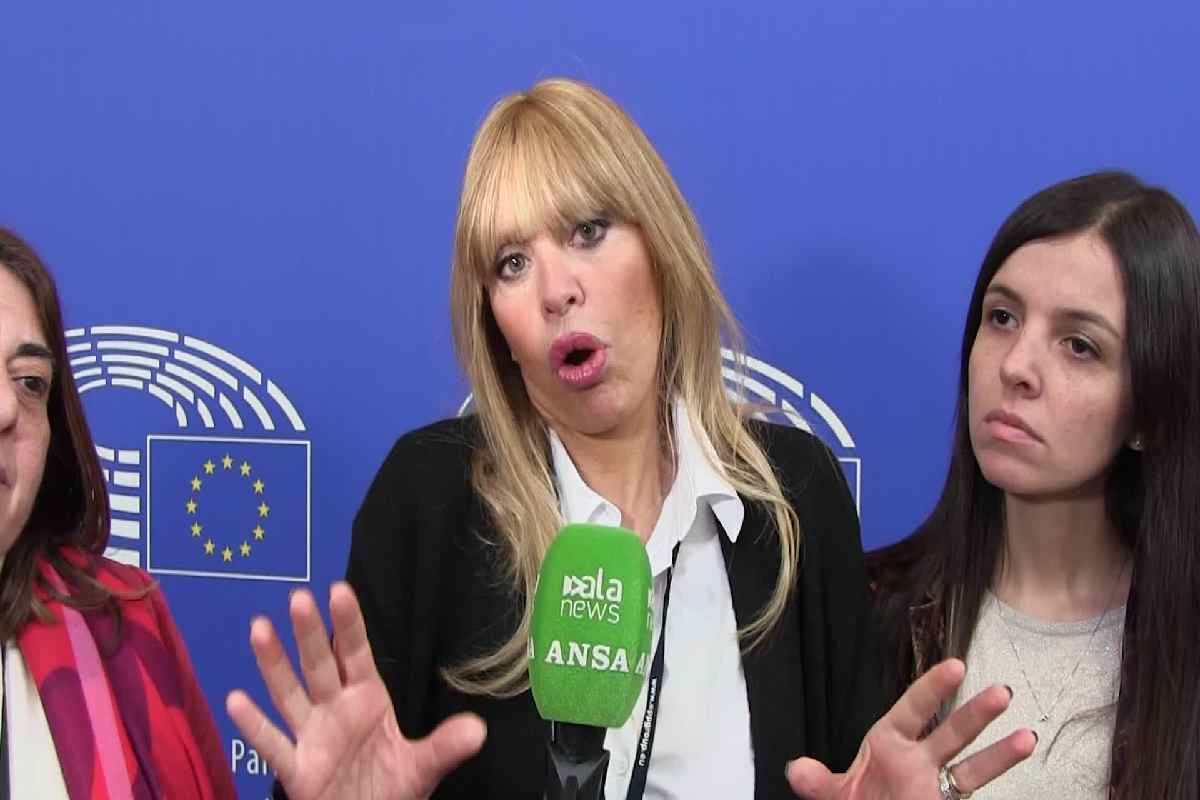 Violenza sulle donne, Alessandra Mussolini punta il dito verso gli uomini