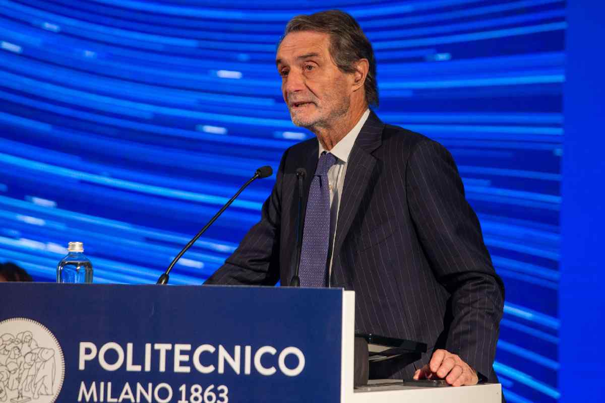 Attilio Fontana parla durante un convegno