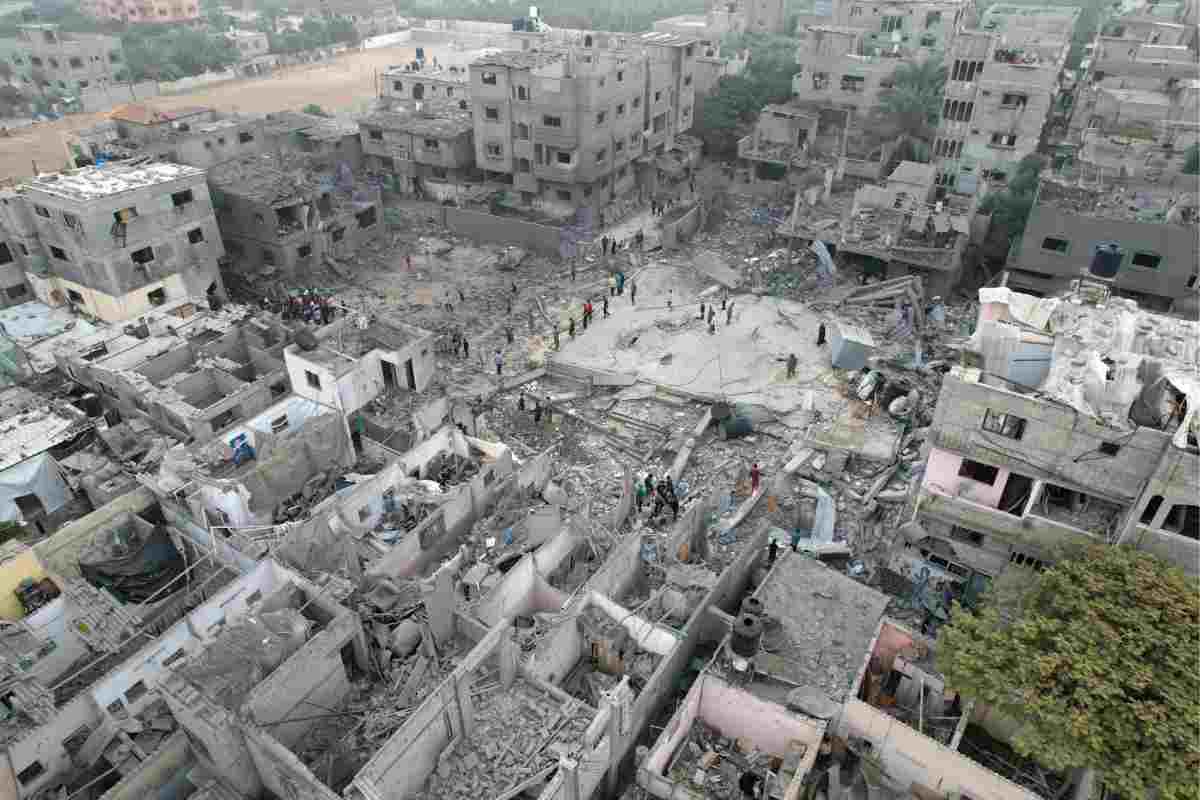 il campo profughi di Jabalia a Gaza colpito da un raid israeliano