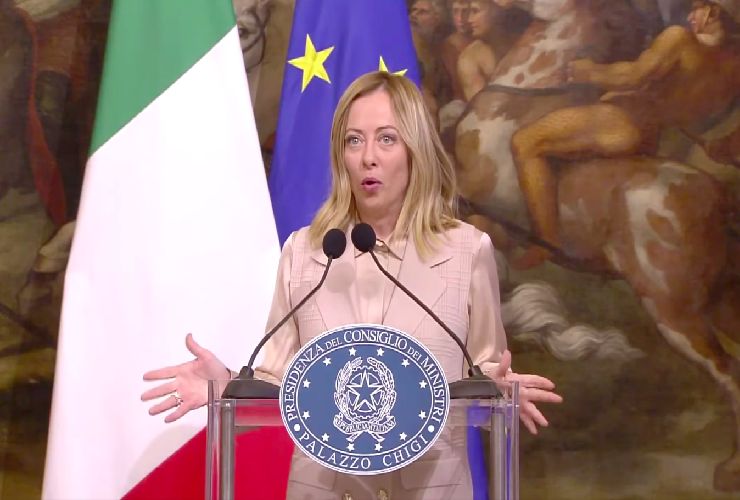 Giorgia Meloni a Palazzo Chigi per la firma dell'accordo sui migranti