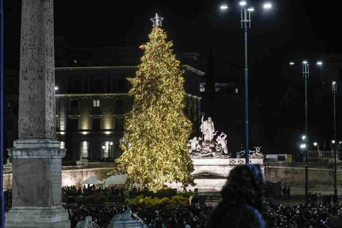 Albero di Natale in piazza del popolo