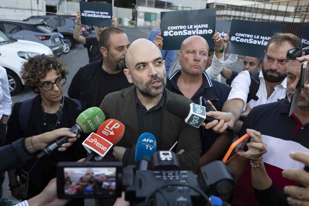 Lo scrittore Roberto Saviano dopo la sentenza del tribunale di Roma che lo ha condannato al pagamento di mille euro per l'accusa di avere diffamato la premier Giorgia Meloni, Roma, 12 ottobre 2023