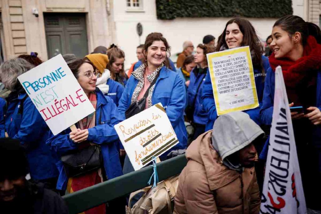 Proteste in Francia contro la riforma dell'immigrazione