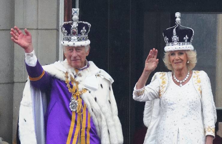 Re Carlo III d'Inghilterra con la regina consorte Camilla