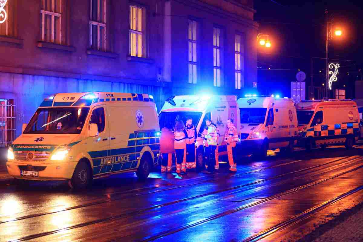 Soccorsi dopo la strage all'università di Praga