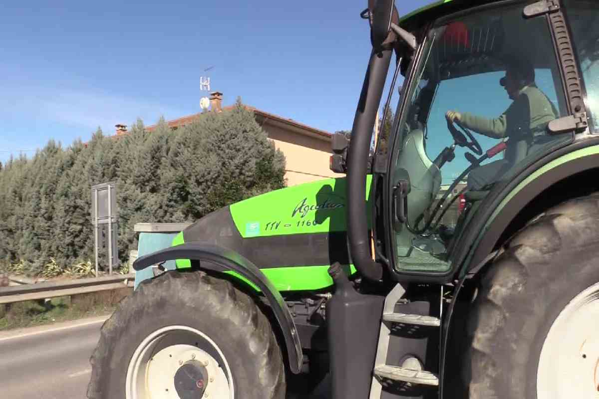Uno dei trattori coinvolti nella protesta in Toscana
