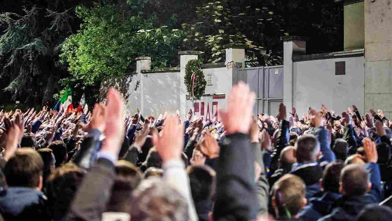 Commemorazione di Sergio Ramelli con saluto romano