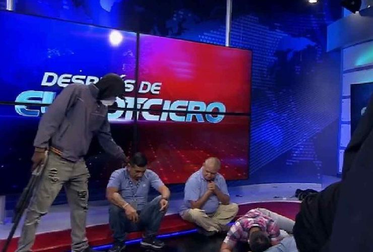 Irruzione dei narcotrafficanti negli studi della tv pubblica dell'Ecuador