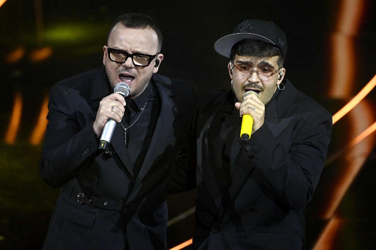 Sanremo, l'esibizione di Geolier e Gigi D'Alessio