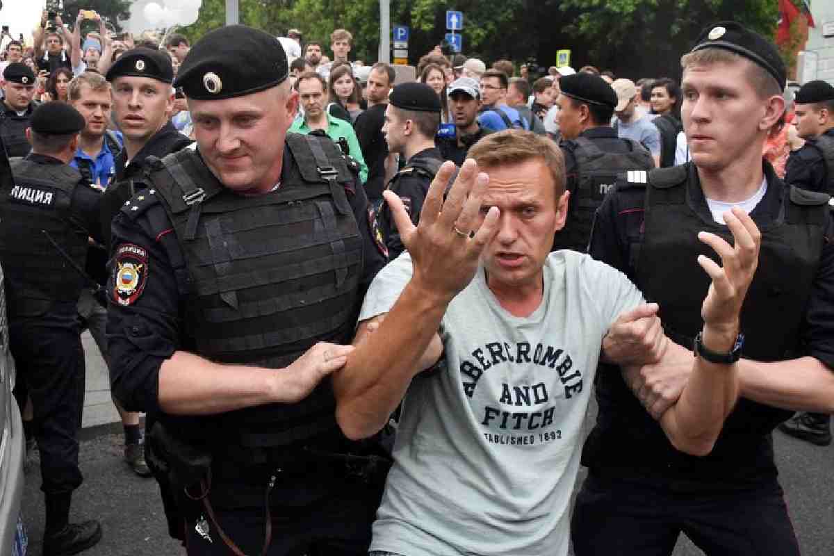 Morto in prigione l'oppositore politico di Putin Alexei Navalny: ecco come ha reagito la politica internazionale