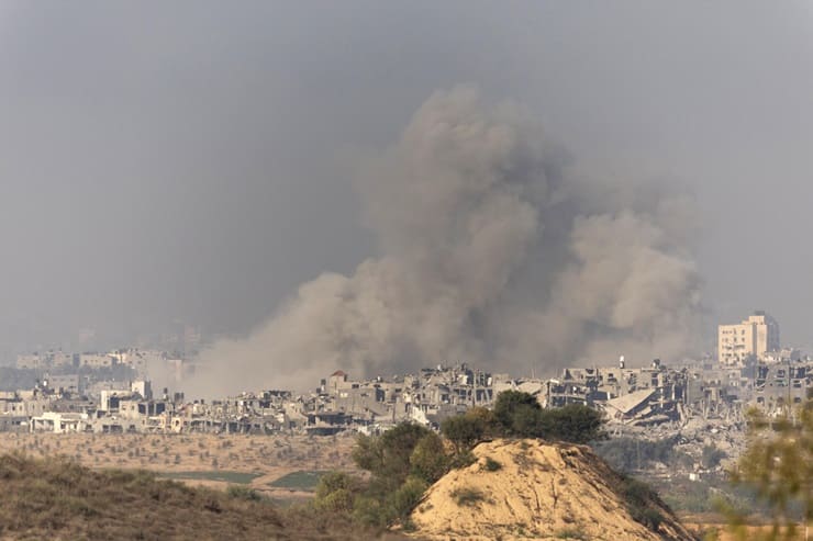 Bombardamenti su Gaza