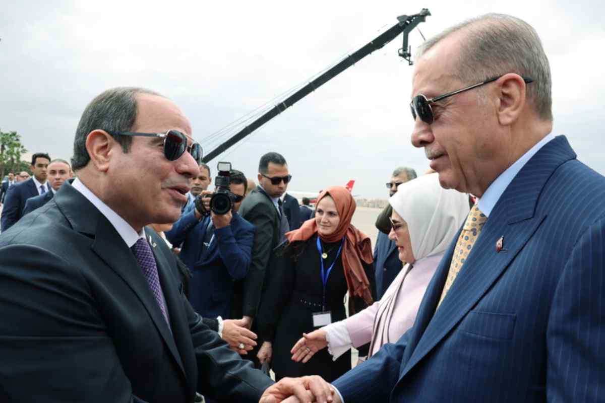 Erdogan incontra al Sisi dopo 12 anni che non si recava in Egitto