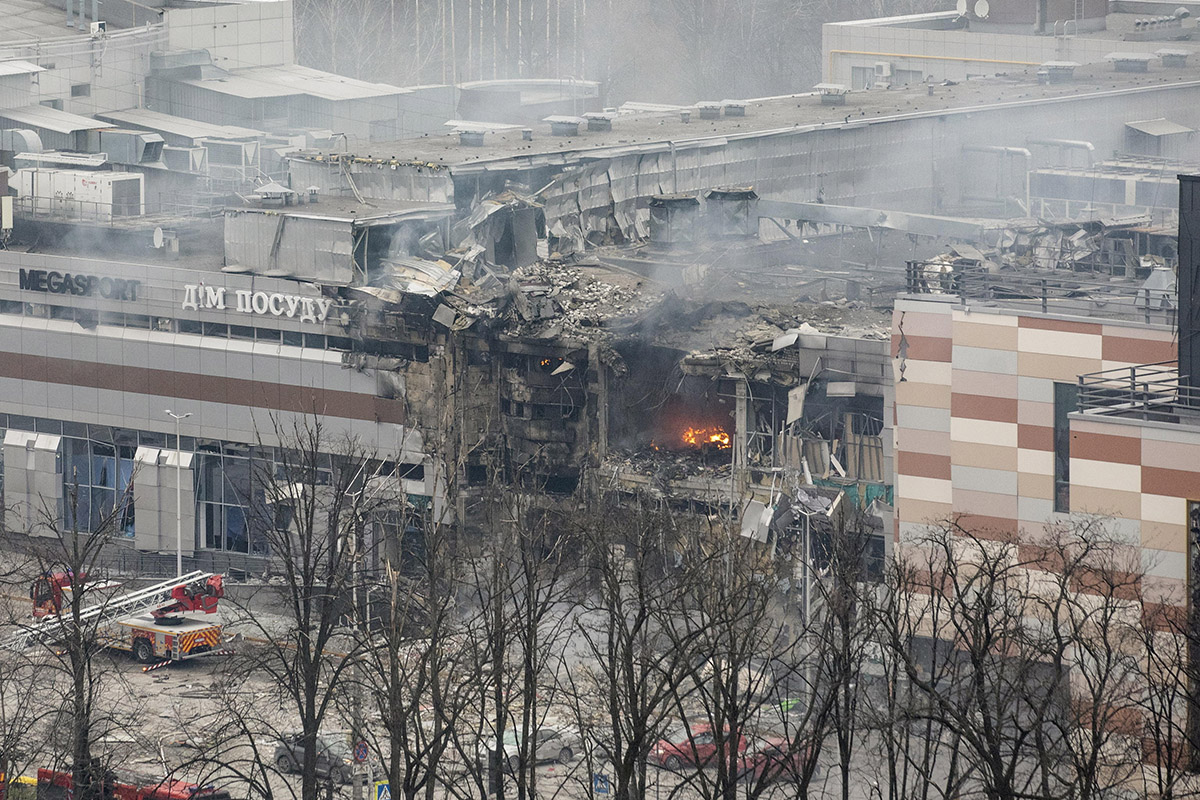 Palazzo distrutto durante un attacco russo in ucraina