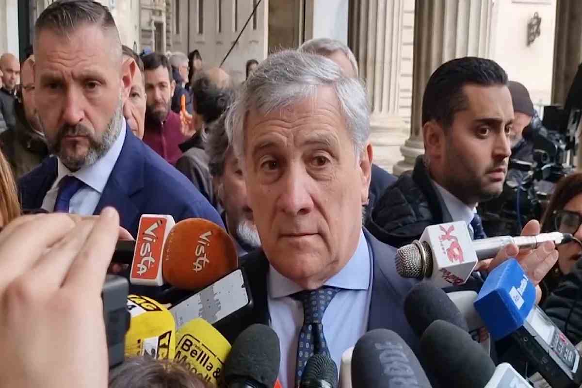 Antonio Tajani rilascia delle dichiarazioni alla stampa il giorno dopo la vittoria del centrodestra in Abruzzo