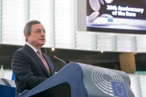 Mario Draghi al Parlamento Europeo per discutere della competitività
