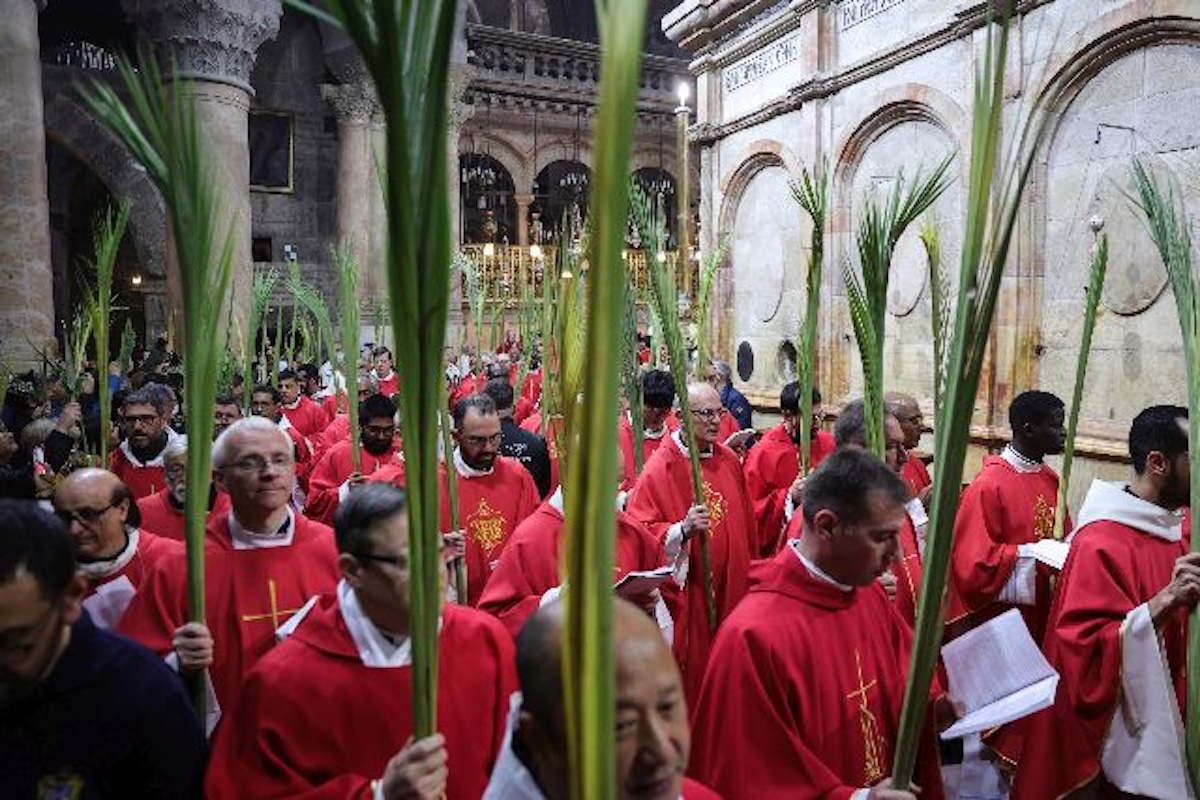 La processione della Domenica delle Palme nella Basilica del Santo Sepolcro di Gerusalemme