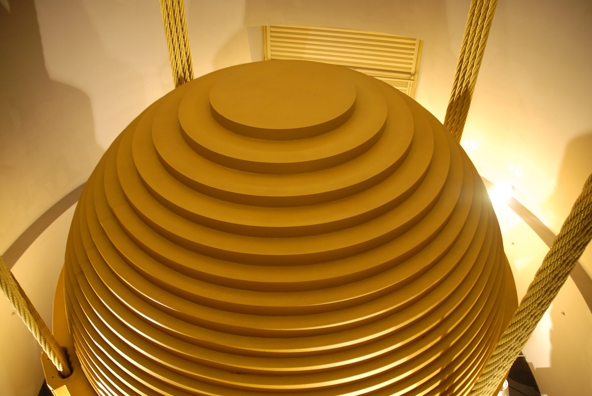 Tuned Mass Damper, la maxi sfera inserita all'interno del grattacielo Taipei 101, salvandolo dal terremoto