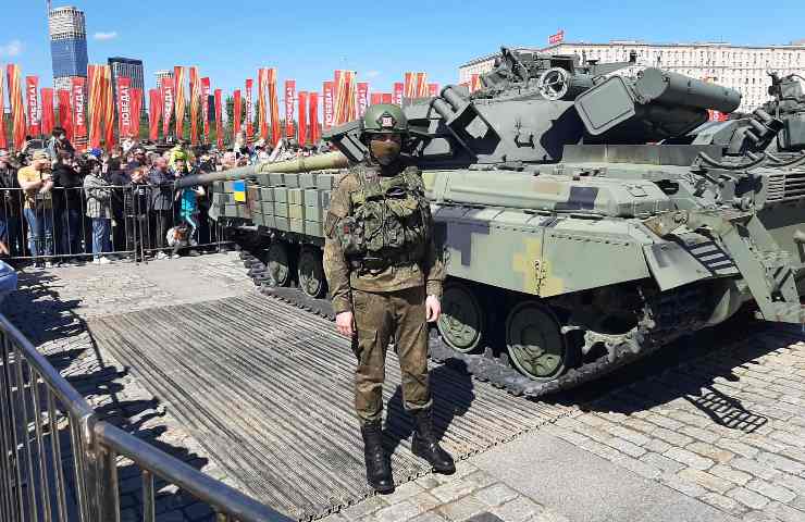 Mostra dei mezzi militari della guerra in Ucraina a Mosca