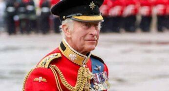 Re Carlo, l’analisi dell’esperto rivela come stava davvero al Trooping the Colour