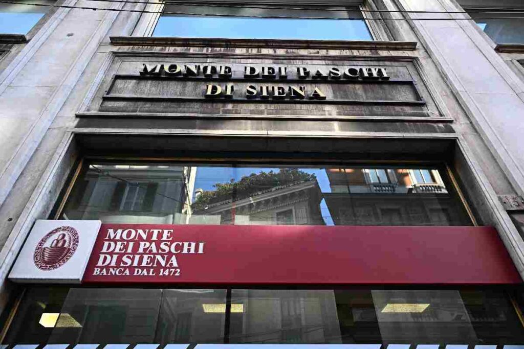 La proposta fatta da Mps a Mediobanca potrebbe cambiare la finanza italiana - Nella foto: Una filiale di Mps
