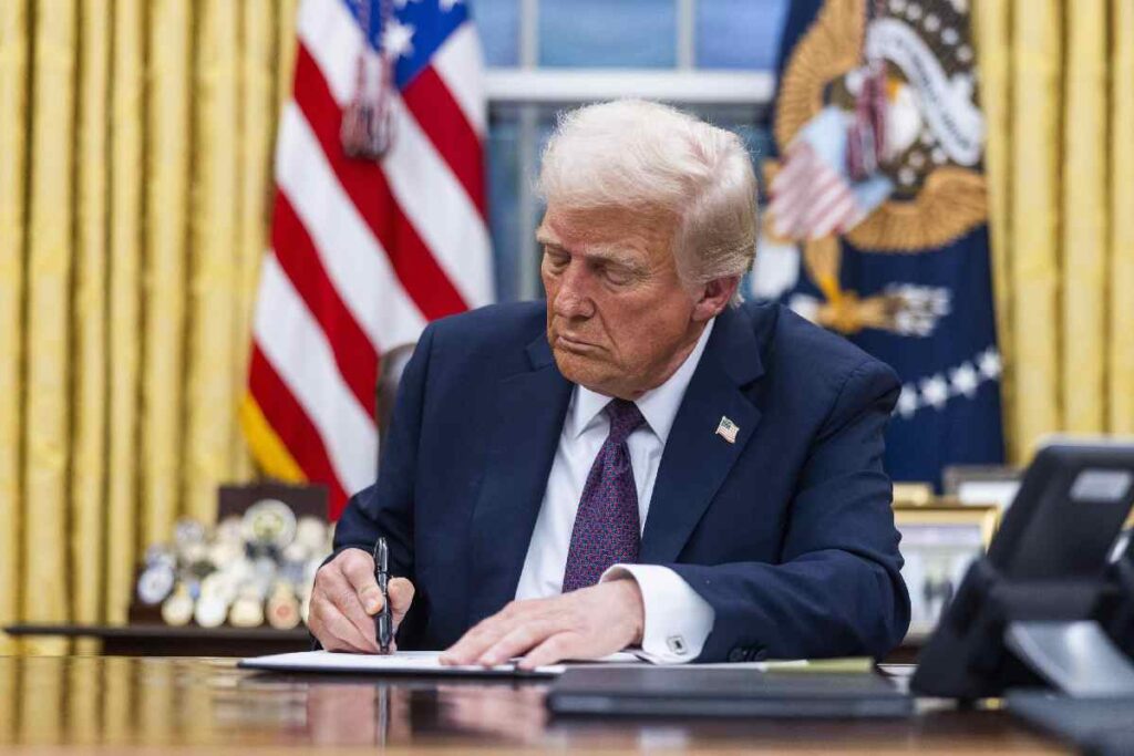 Trump propone dazi del 25% alla UE, accusandola di svantaggiare gli USA