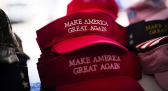 Dai cappellini alle magliette, quanto vale il merchandise MAGA di Donald Trump?