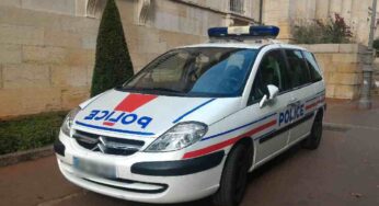 Francia, un uomo armato di coltelli attacca degli agenti di polizia: ucciso