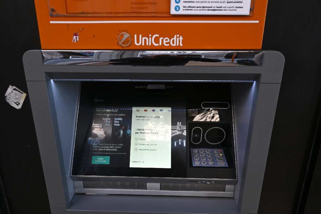 Un bancomat della Unicredit
