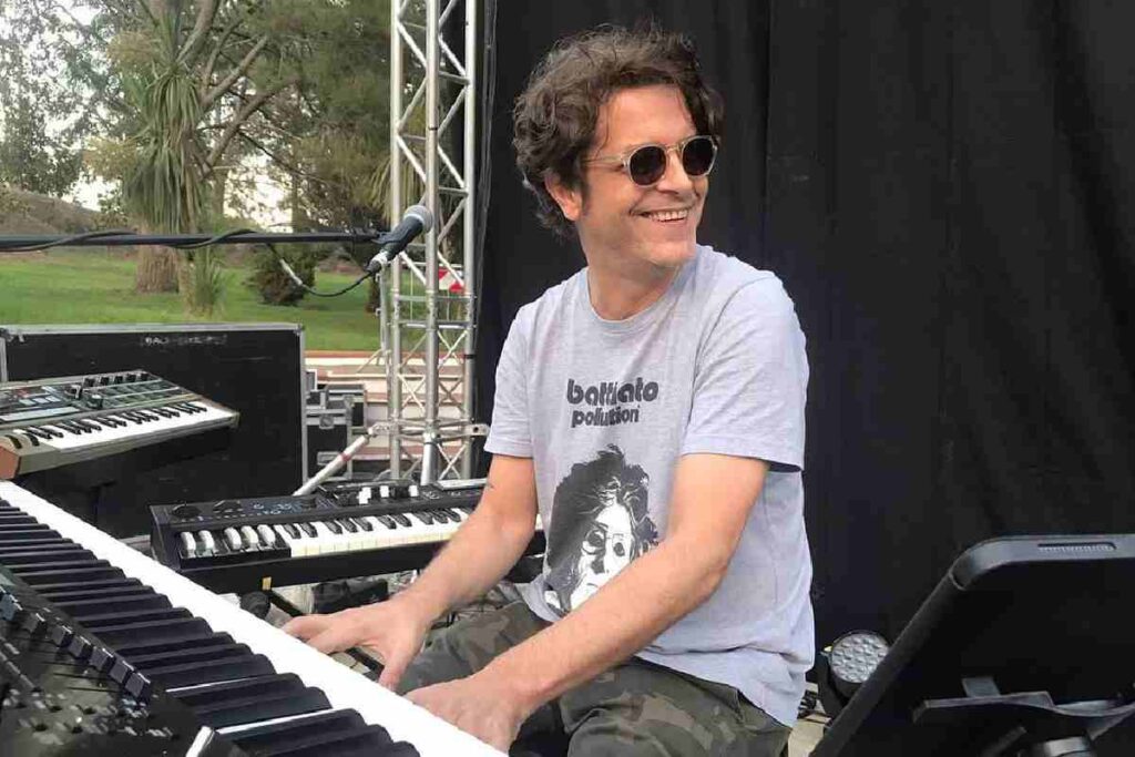 Samuele Bersani spiega il rinvio di alcune date del tour con Orchestra: "Ho avuto un tumore ai polmoni"