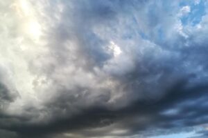 Maltempo, un cielo nuvoloso e plumbeo