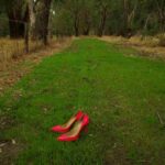 Delle scarpe rosse, simbolo della violenza contro le donne